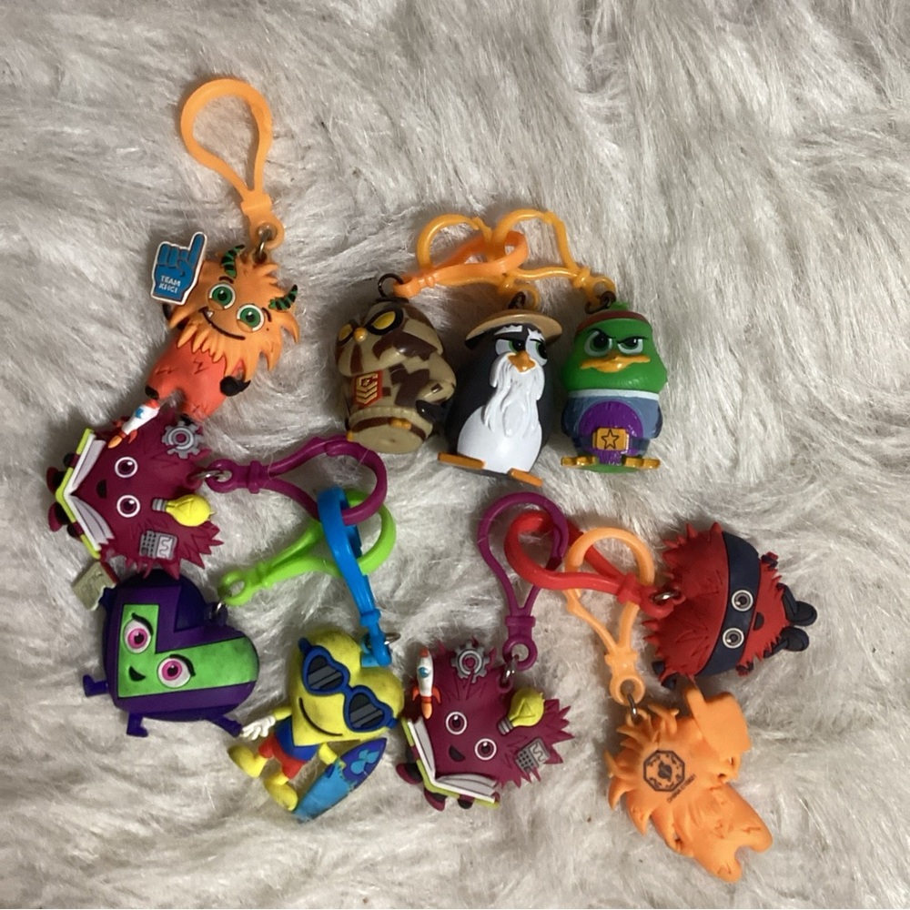 Birds, American Heart Association & Misc Lot of 10 Keychains Backpack Bag Charms - Picture 11 of 11